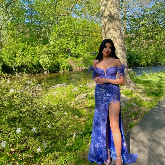 Sherri Hill Dress #54839 Size 2 Periwinkle Color Feather Sequins Prom Dress - Picture 2 of 5